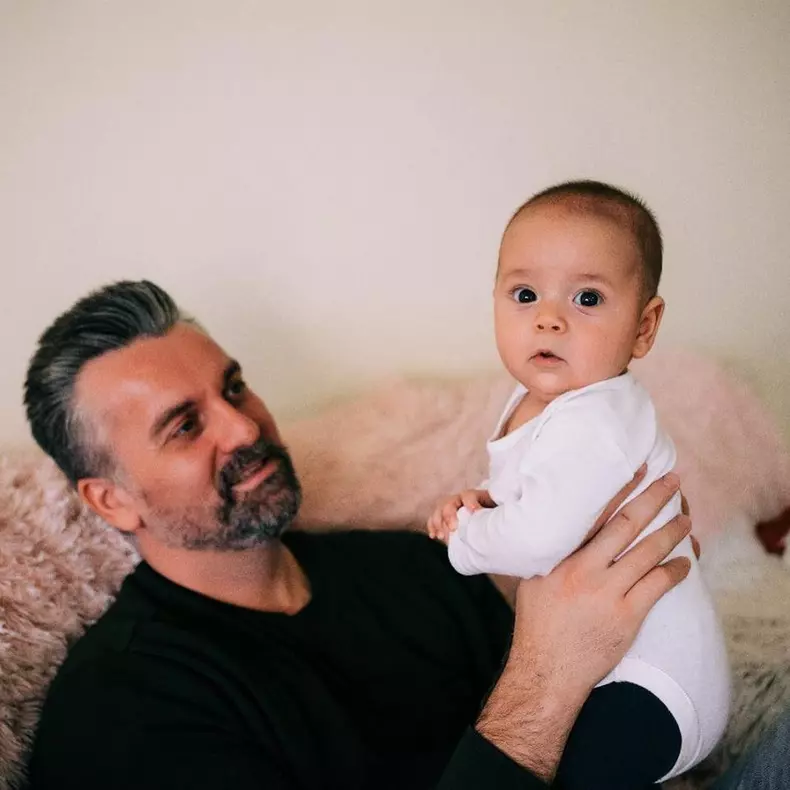 Cezar Ionașcu cu bebelușul