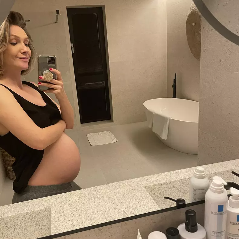 adela popescu insarcinata cu al treilea copil 2