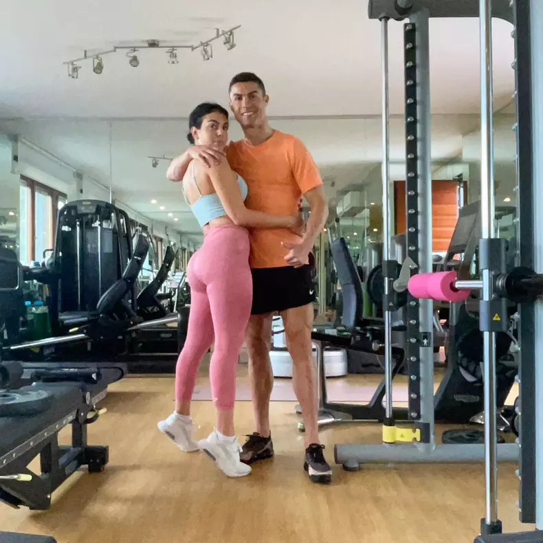 cristiano-ronaldo-si-georgina-rogriguez-gemeni-5