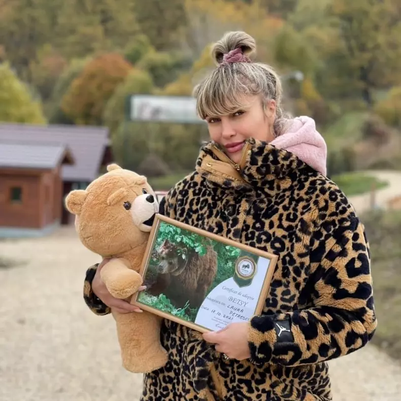 lora-a-adoptat-un-urs-3