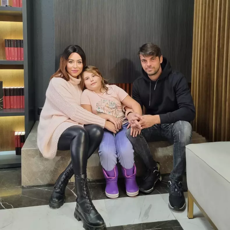 oana-roman-jignita-pe-internet-7