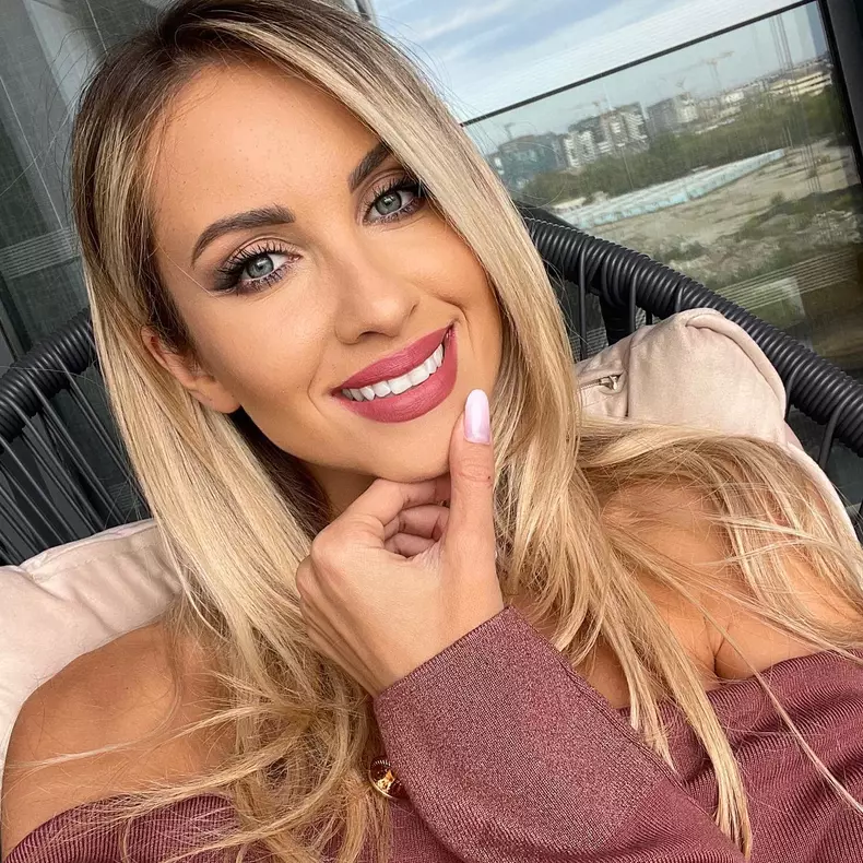 otniela-sandu-cu-ce-se-ocupa-3