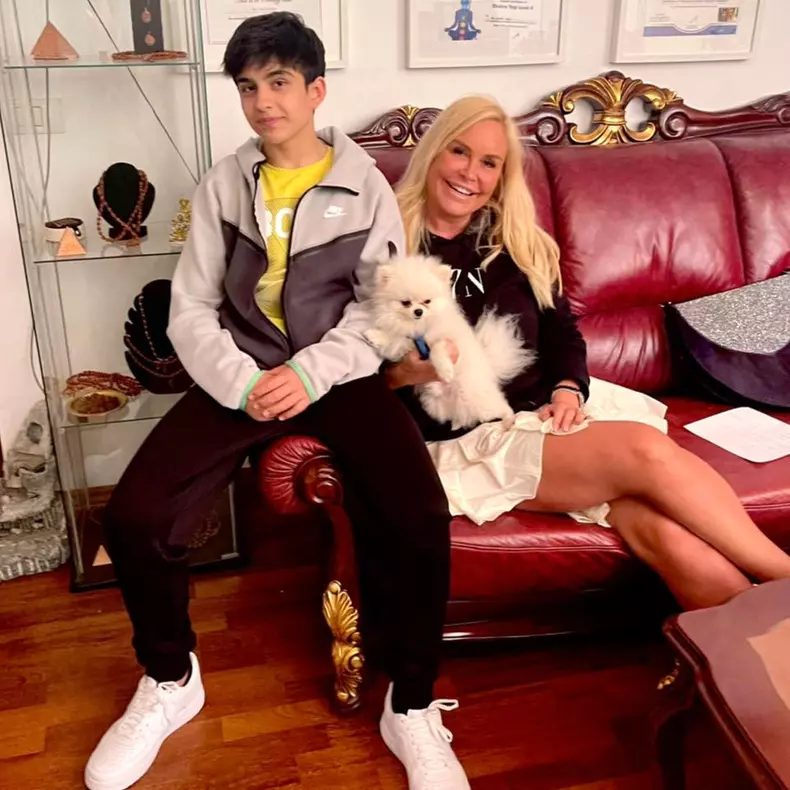 vica-blochina-si-baiatul-edan