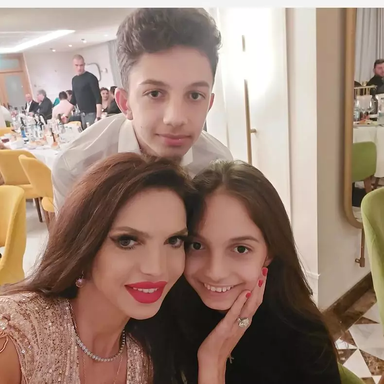 cristina-spatar-si-copiii-sai-3