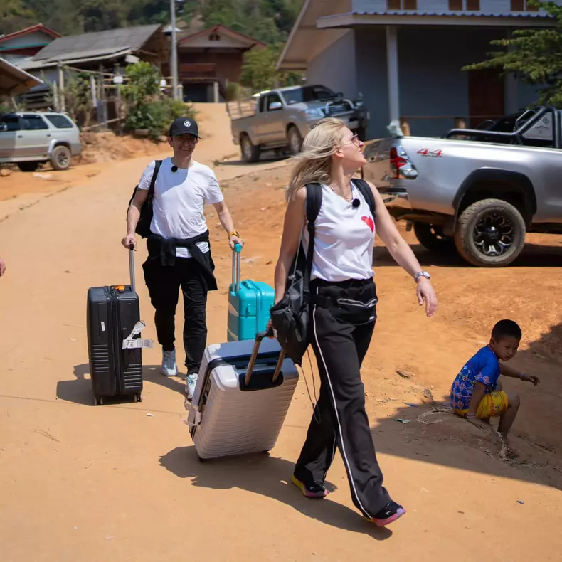 Cine este Oana Paraschiv de la Asia Express (2)