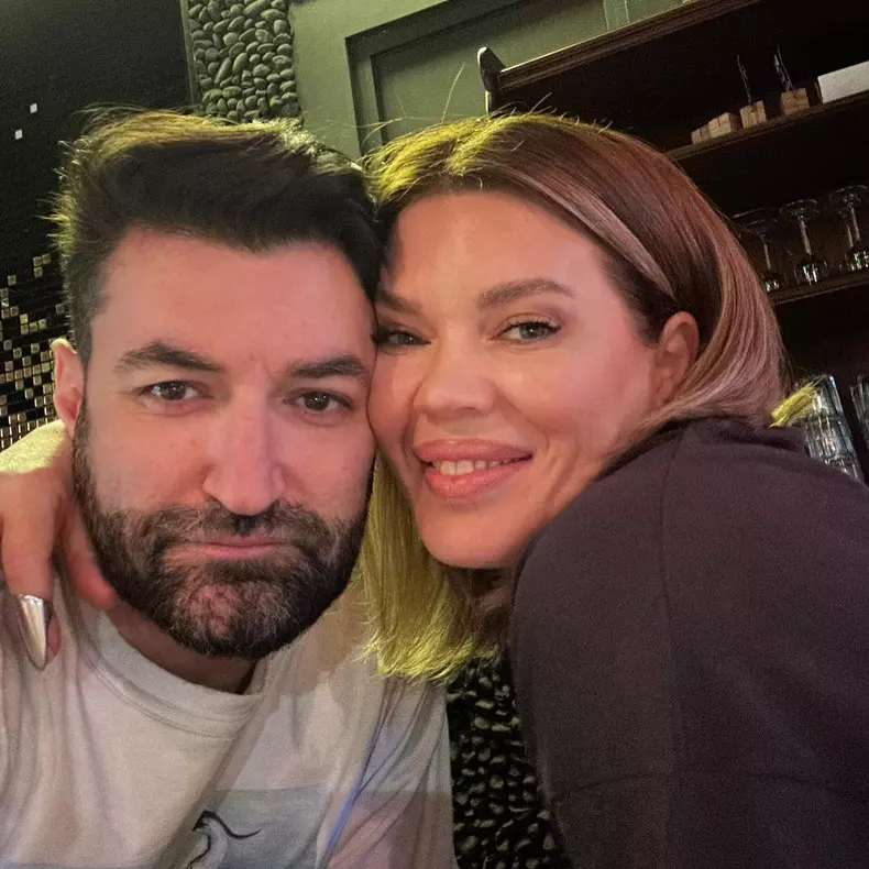 Smiley si Gina pistol