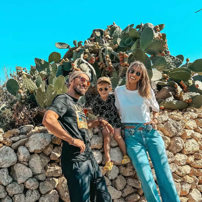 Dani Oțil și Gabriela Prisăcariu alături de Tiago (2)