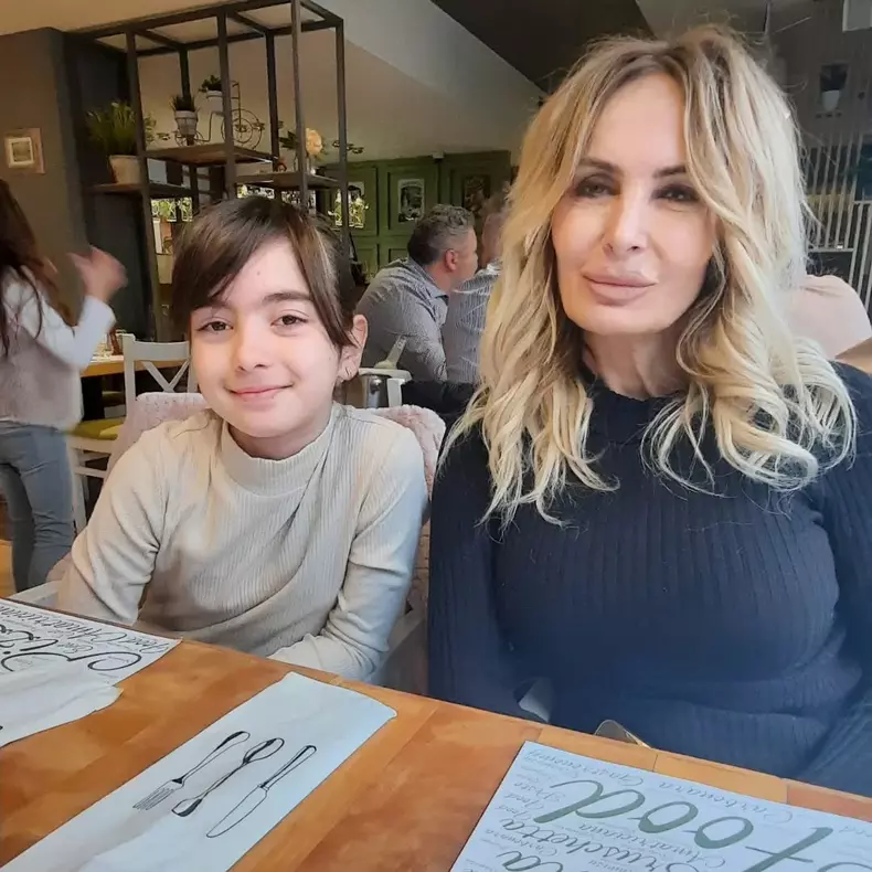 daniela gyorfi alaturi de fiica ei maria gyorfi tal (1)