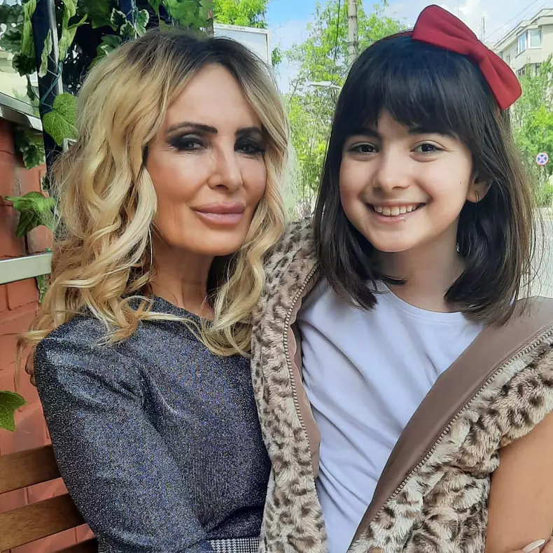 daniela gyorfi alaturi de fiica ei maria gyorfi tal (2)