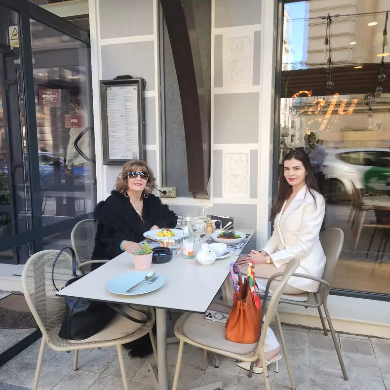 Monica Gabor a venit în România