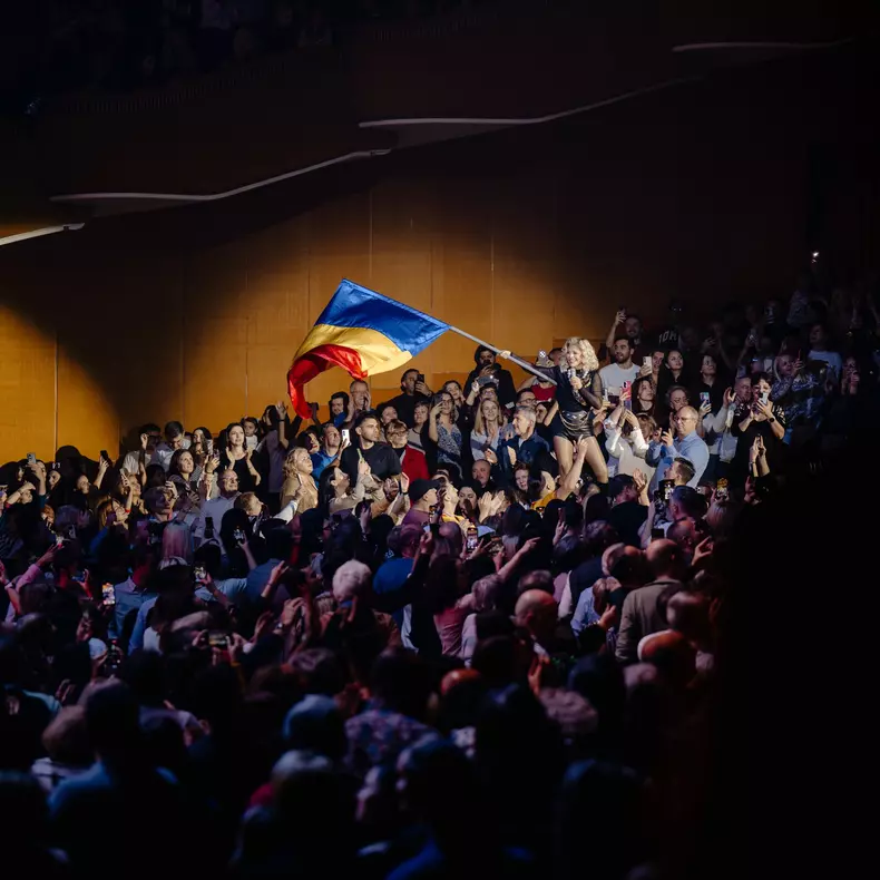 loredana groza de 1 Decembrie