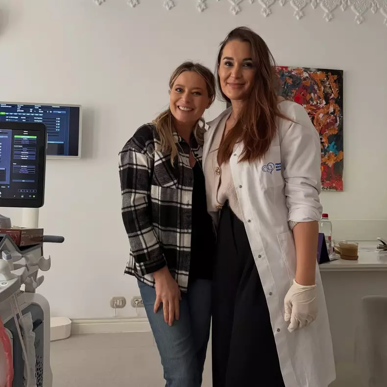 Laura Cosoi însărcinată (2)