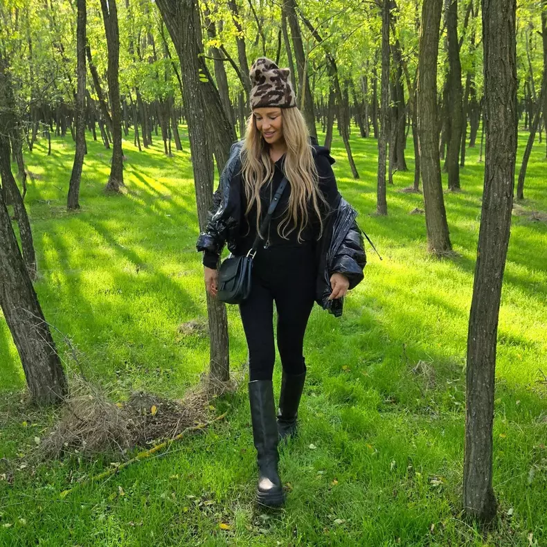 Tania Budi in padure