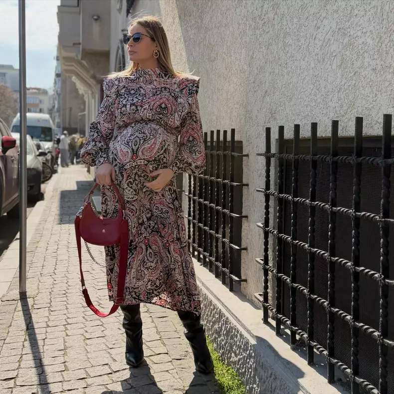 Laura Cosoi insarcinata in luna a saptea