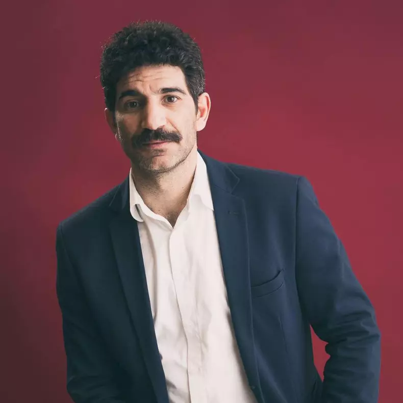 toma-cuzin-stand-up-2