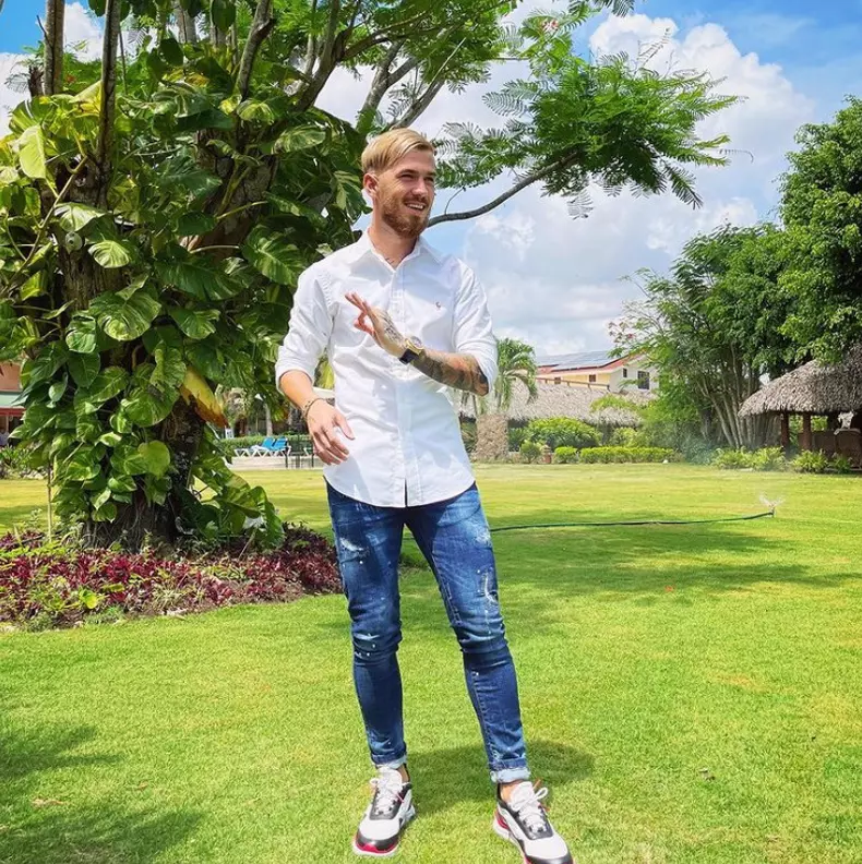 sebastian chitosca a mancat din gunoaie la survivor 1