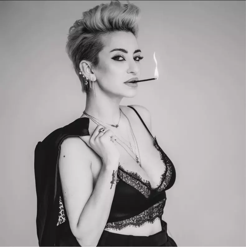 giulia-anghelescu-lucreaza-la-radio-3