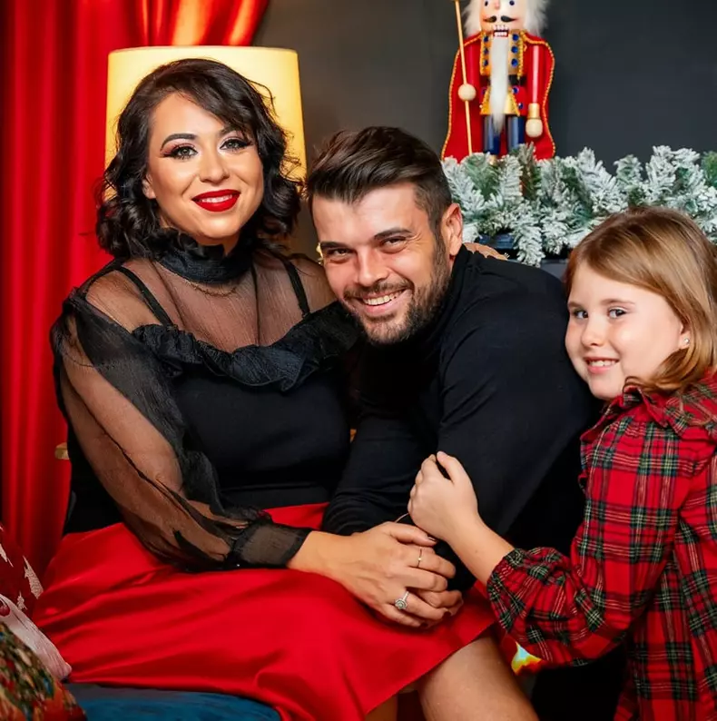 oana-roman-si-familia-sa
