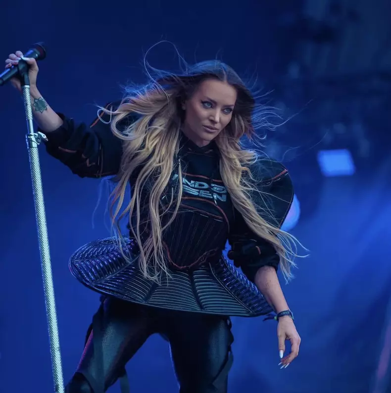 delia-laudata-de-gina-pistol