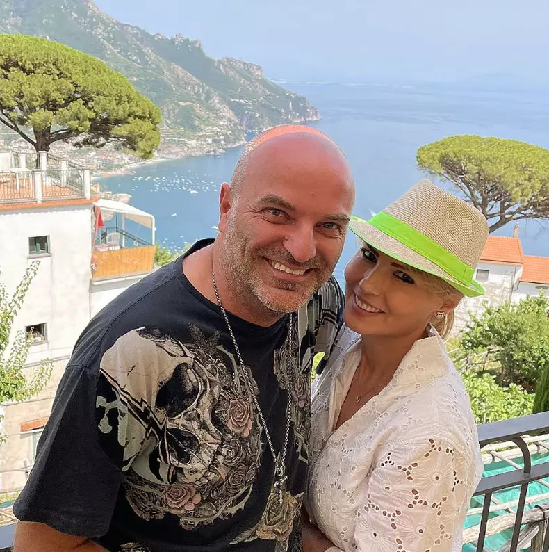 Dan Capatos și soția sa, Monica (2)