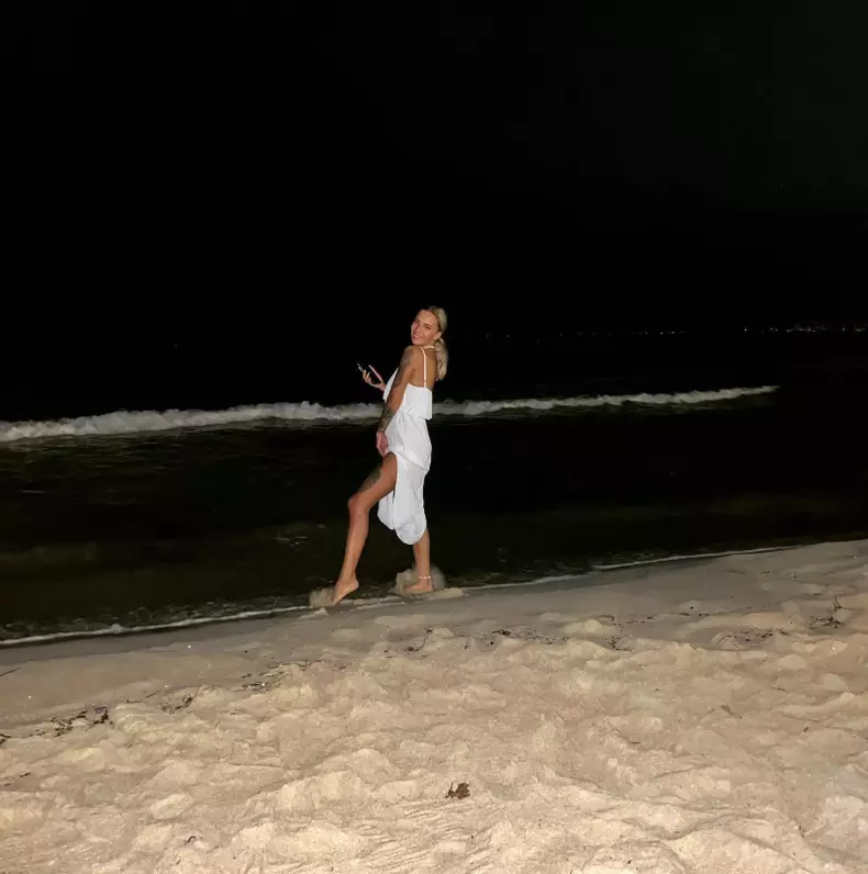 andreea aurica andrusca inainte de implantul fesier 5