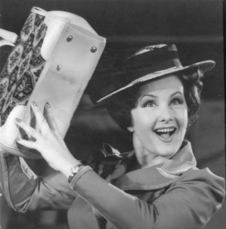 Petitoarea Stela Popescu