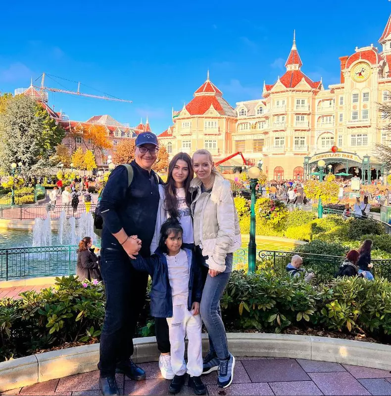 Daciana Sârbu și familia