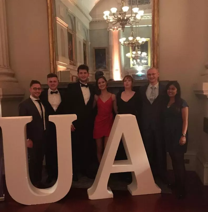 Un român a distins cu premiul Nobel pentru juniori (3)