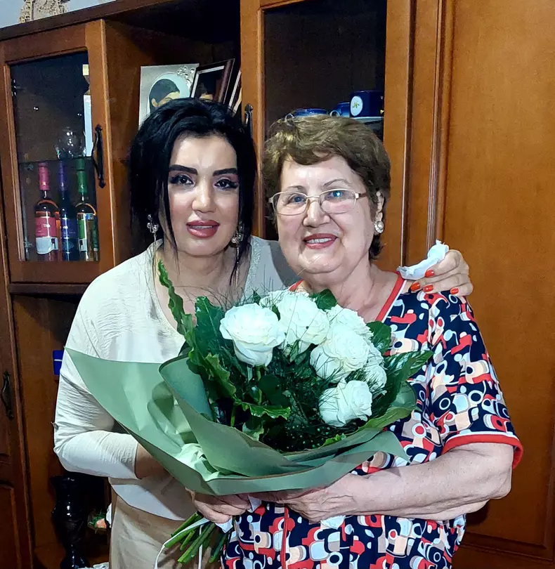Adriana Bahmuțeanu și mama ei (2)