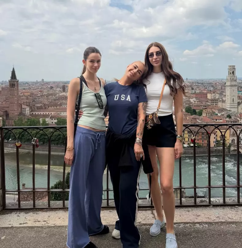 Anamaria Prodan, vacanta cu fetele sale (4)