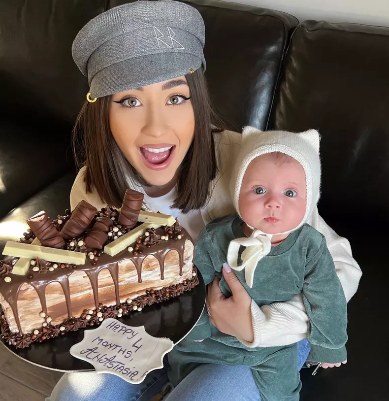 nicole-cherry-botez-fetita-1