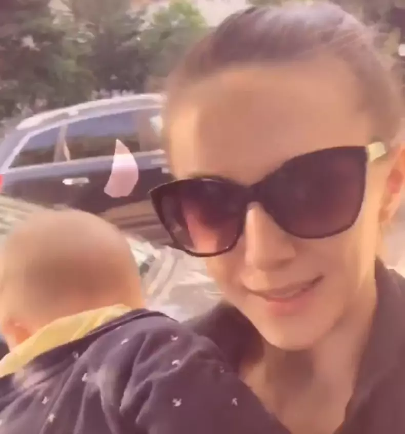 adela-popescu-la-sala-cu-copilul