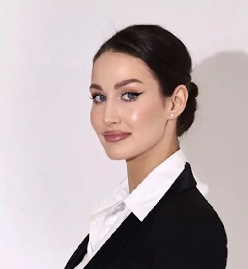 Flight attendant predicts her own murder