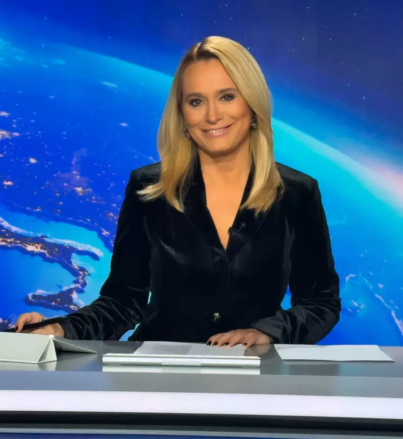 andreea esca in negru