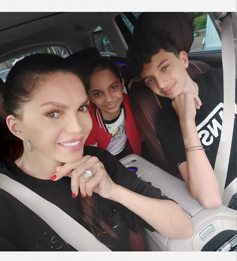 cristina-spatar-si-familia-2