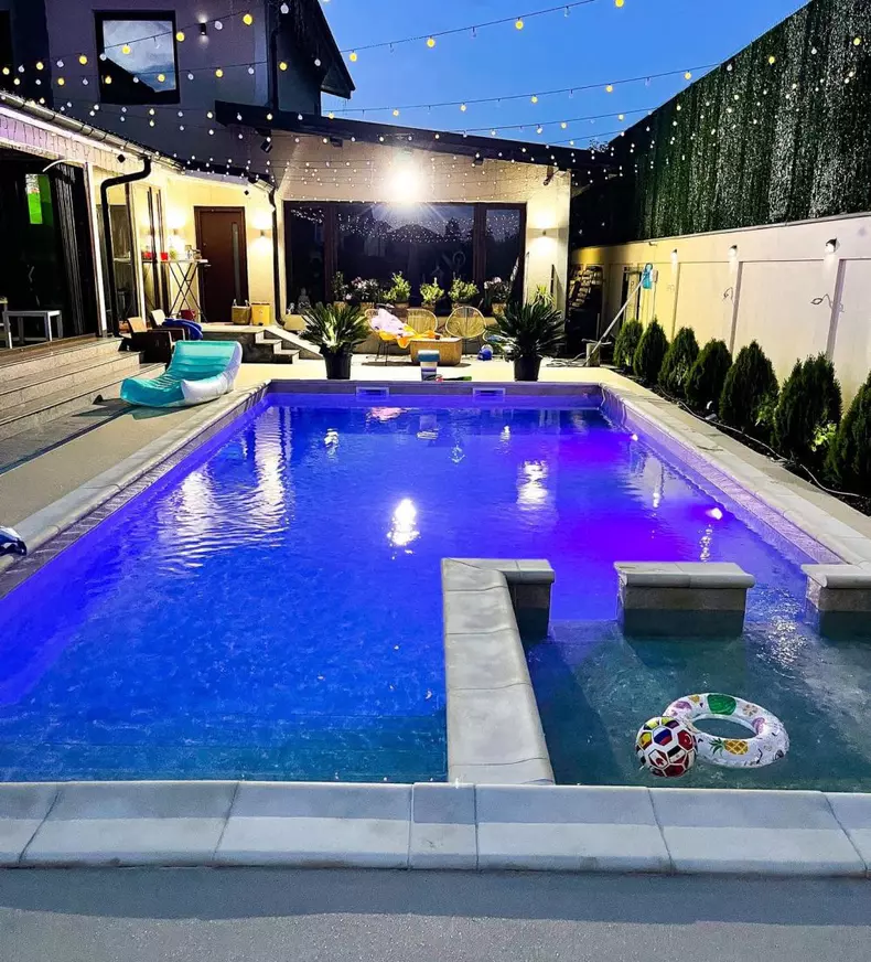 gabriela-cristea-si-tavi-clonda-au-piscina-cu-apa-sarata-cat-a-costat-e-placut-si-exact-cum-trebuie-foto1