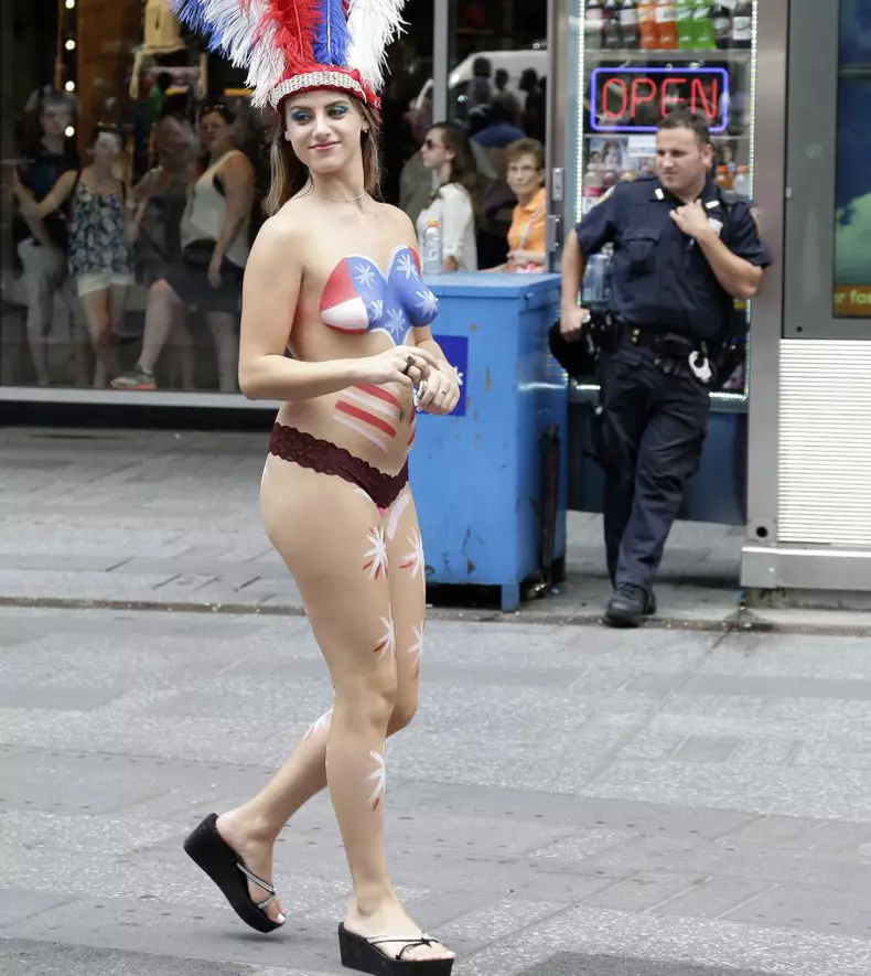 Times_Square_topless_EPA_6.jpg