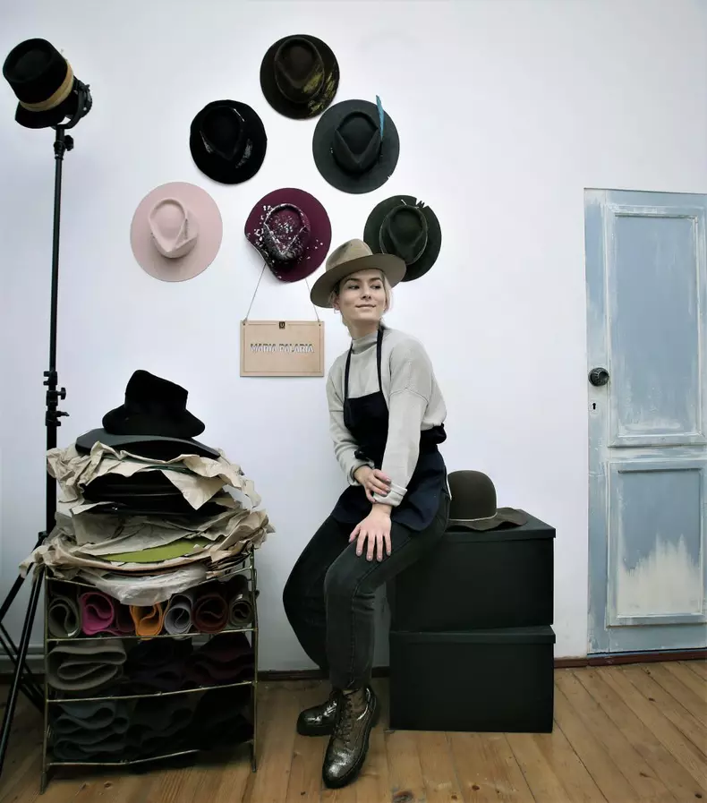 Maria Dumitrache face pălării pentru vedete