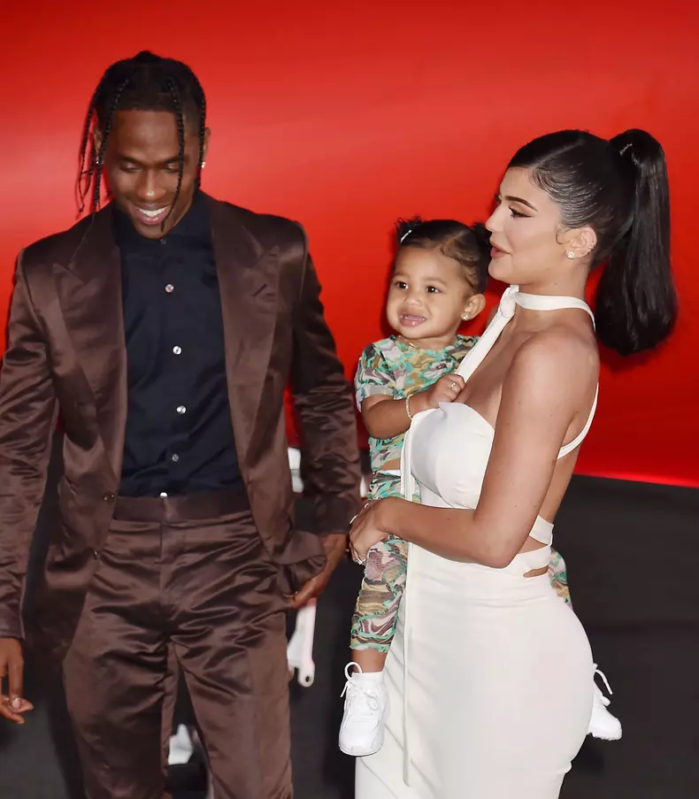 fiica lui kylie jenner propria afacere (3)