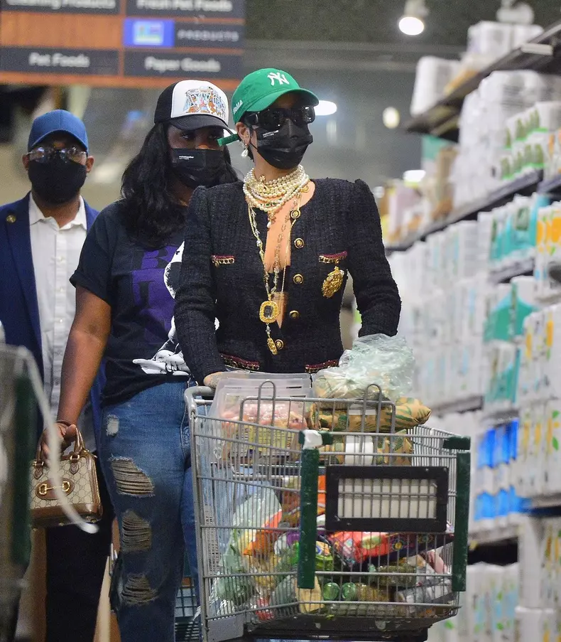 rihanna la supermarket (4)