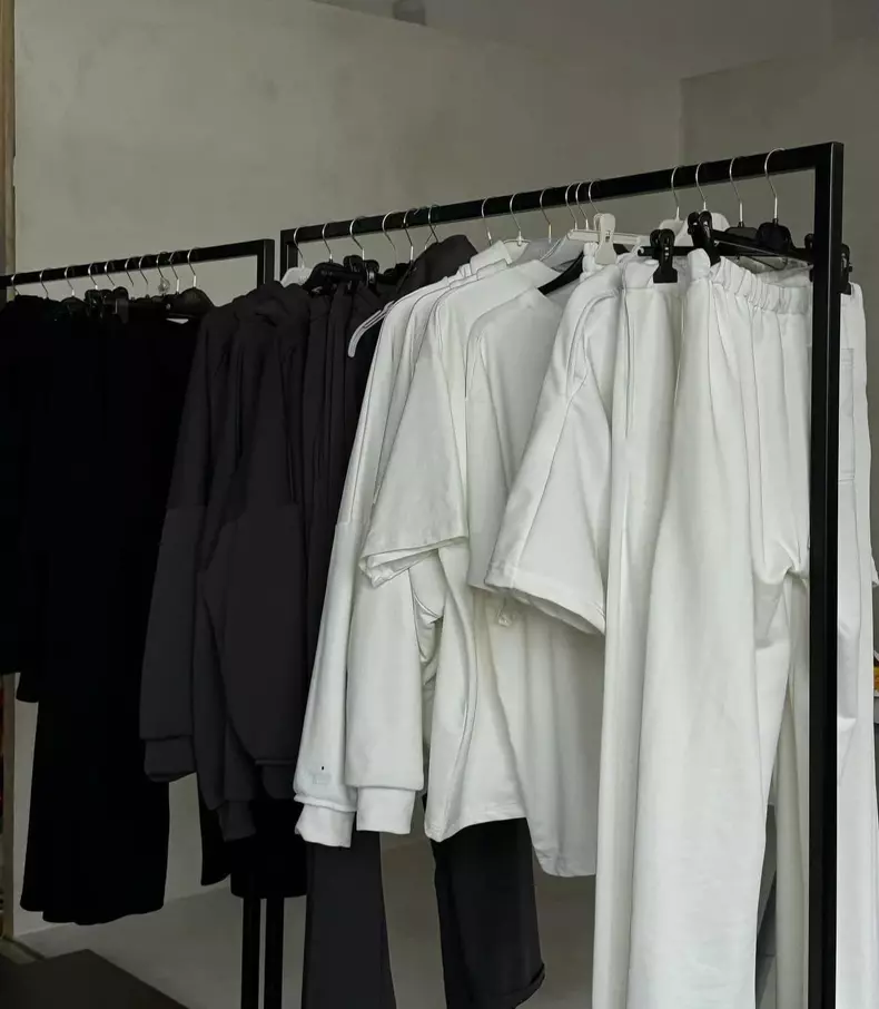 Alexia Eram afacere haine (2)