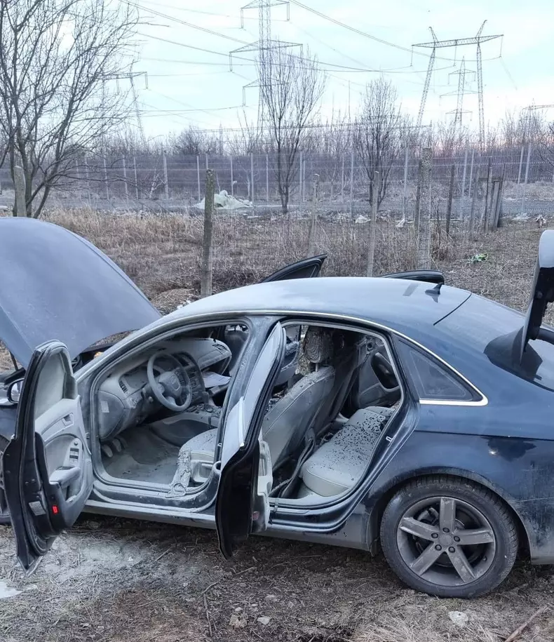 Mașina incendiată