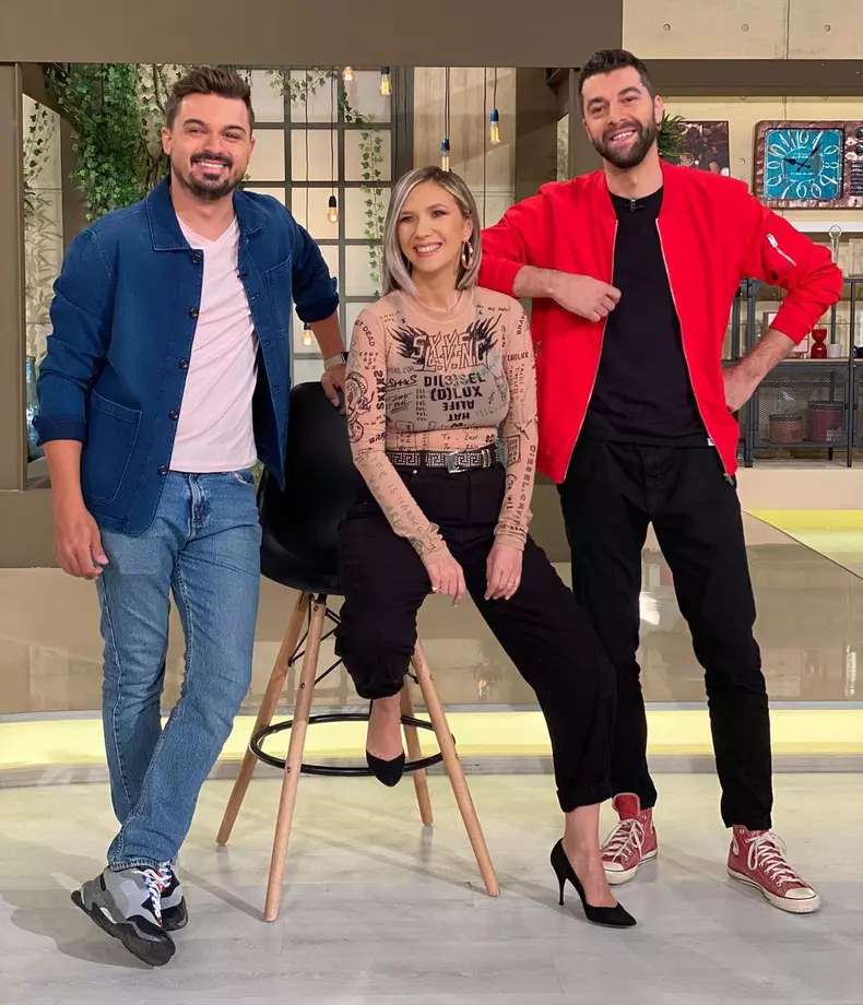 adela-popescu-si-colegii-de-la-vorbeste-lumea-2