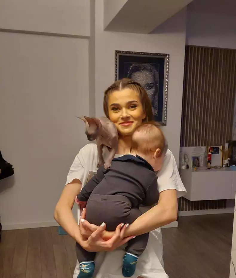 theo-rose-1