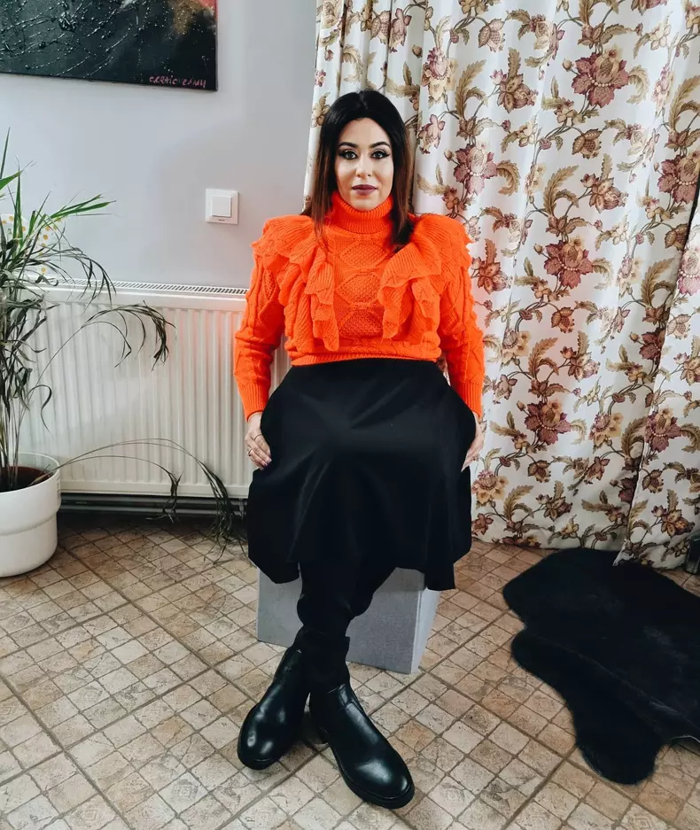 oana-roman-jignita-pe-internet-2