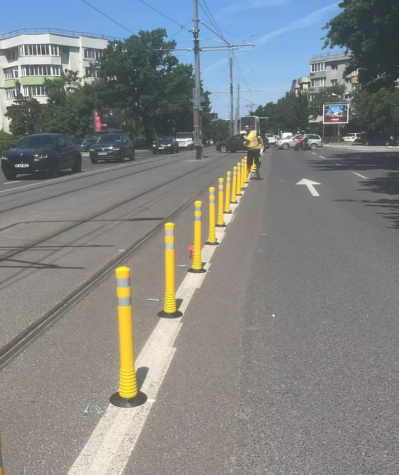 primarie-bucuresti-stalpisori-linie-tramvai-5 (1)