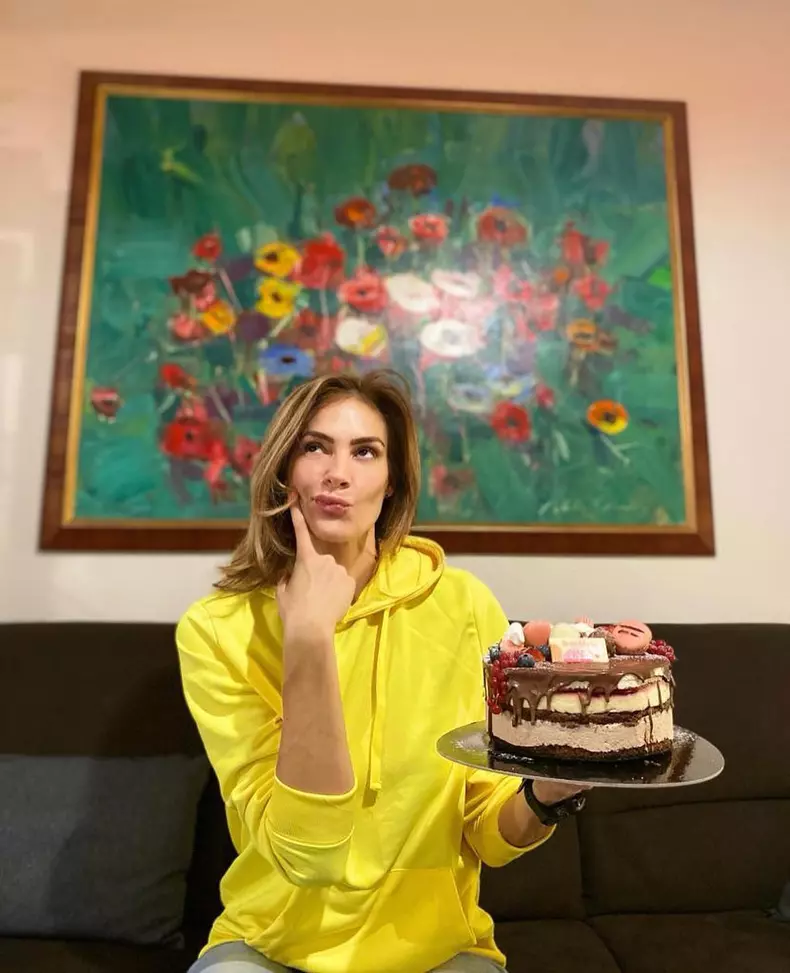 roxana-ciuhulescu-a-pozat-in-playboy-2