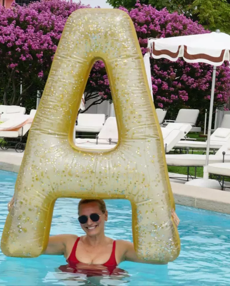 VIDEO Imagini rare cu Andreea Esca în costum de baie. Prezentatoarea a împlinit 51 de ani