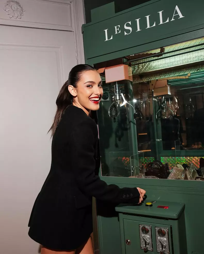 Alexia Eram la Milano Fashion Week