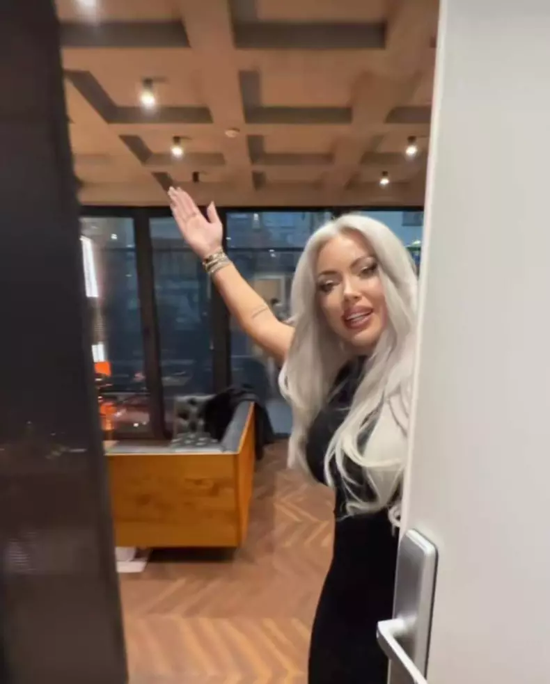 Imagini din apartamentul Loredanei Chivu (20)